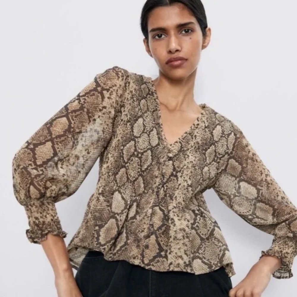 ZARA snakeskin patterned v-neck smocked blouse with button detail size small